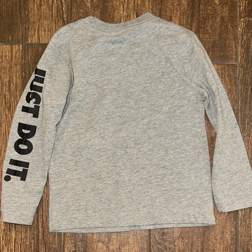 Nike Toddler Boys 2T Gray Just Do It Long Sleeve Shirt Logo Tee - Picture 6 of 6